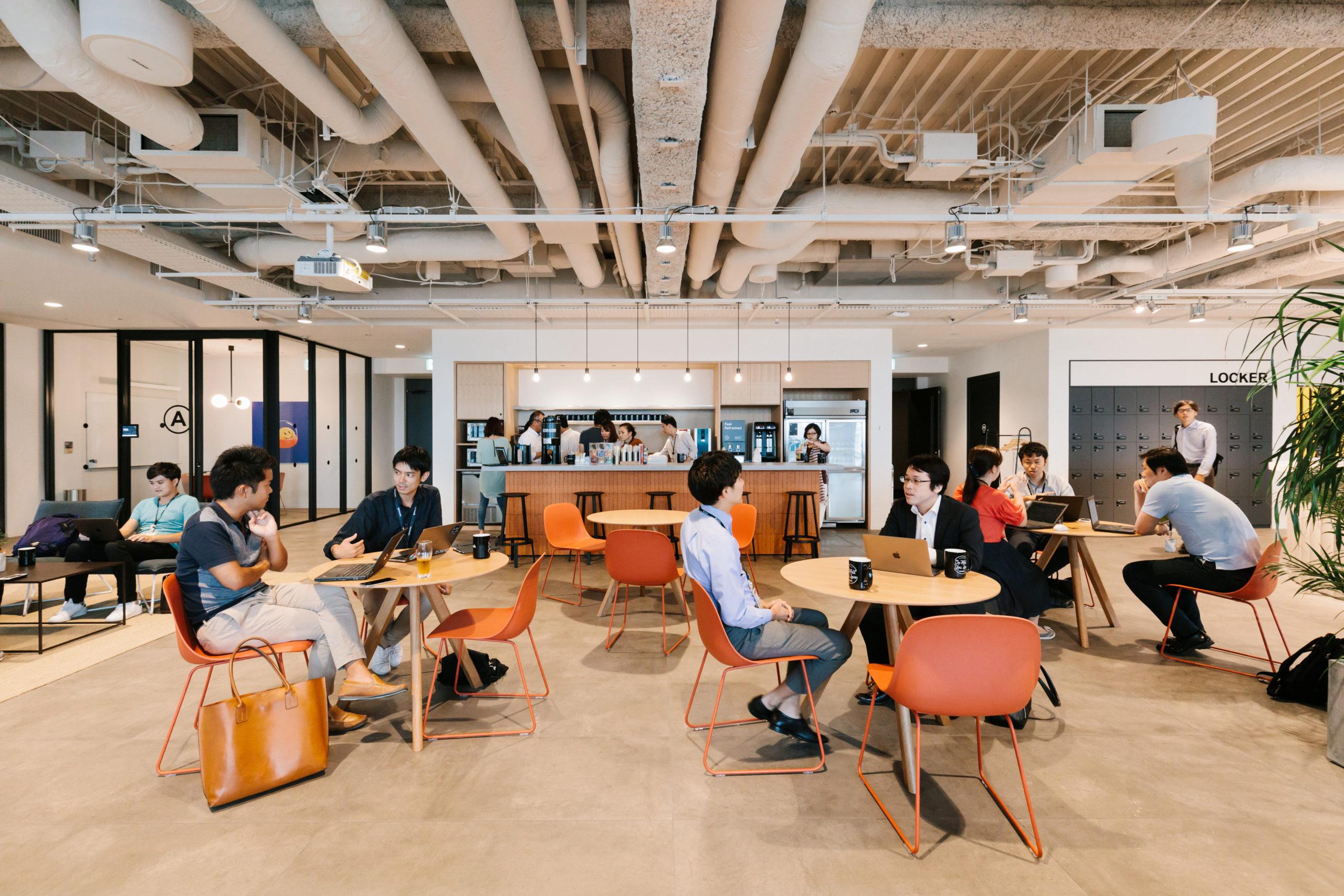 20180908_WeWork_Hibiya_Park_Front_-_Kitchen_-_Wide-2